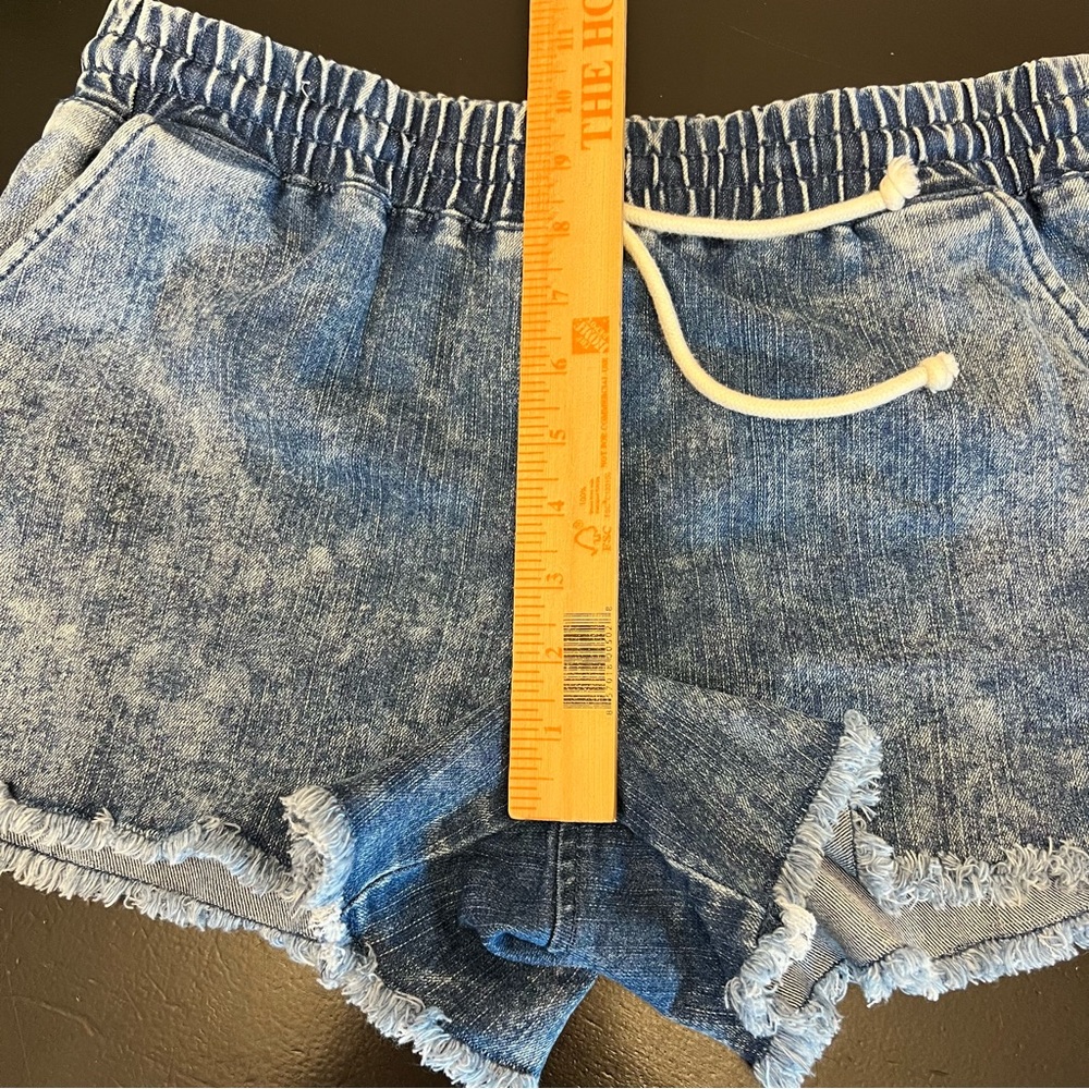 Love, Fire Pull On Elastic Waist Acid Wash Blue‎ Denim Raw Hem Jean Shorts Sz S - Picture 8 of 8